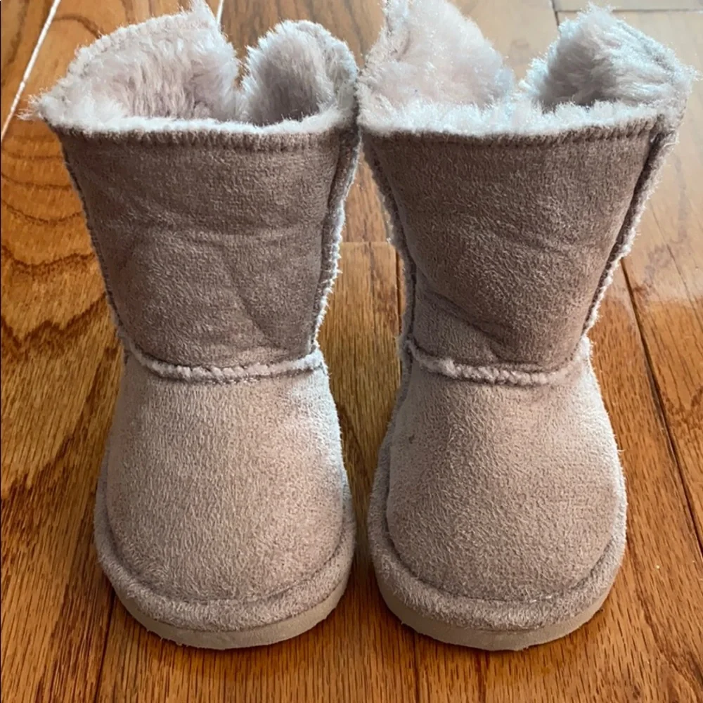 Baby girl fur lined boots